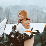 Naomi Watanabe Instagram - 初めてのアルプス山脈でスキー @boss 素敵な経験をありがとうございます！！ 色んな撮影をしたよ！BOSSアカウントから動画見れます！ 私だけ他の動画と毛色違ってコントしてて草にょ 初オーストリア、キッツビューエル！ 歴史あるアルペンスキーの世界大会が行われる都市だにょ！ 大会も間近で見たし、ここでスキー出来たのもマジ感動… ちなみに中3が私の初めてのスキー体験で、その時猛スピードで森に突っ込んで即終了したんだよね それ以来のスキー体験だったけど、今回はとっっっても楽しいスキーが出来ました！笑　恐れずに挑戦したら新しい扉が開いたにょ！次はスノボーにも挑戦したい 可愛いウェアでさらにテンションうにょ 素敵なパーティーとスキー大会表彰式ディナーは優しい仲間達のおかげで根暗なおちゃん元気に過ごせました みんな優しい First time skiing in the Alps Thank you @boss for a great experience! Kitzbuhel, Austria! I was honored to be able to ski at the legendary place where the Alpine Ski World Cup takes place! We took some amazing videos too so please check out @boss 's reel! It's a 70's ski love story... and check my baby-level skiing! lol It was the first time since 9th grade when I skiied for the first time and ran into the trees at full speed , but it was a suuuper fun time this time! lol I was able to open a new door as I challeneged myself, putting my fears aside, and it was especially fun with thew cute outfit💓 @boss #beyourownboss Kitzbühel, Tirol, Austria