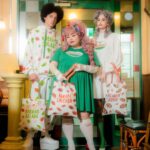 Naomi Watanabe Instagram - サイゼリヤ好きの皆様お待たせいたしました🥰この度、 @punyus がコラボしました😂 11/5発売です💗 もう大好きすぎて、お洋服コラボさせてください！と一年前にお電話させてもらったんですが、コラボとはどういうことですか？と困惑されてました😂😂😂😂 今までサイゼリヤさんはあまりコラボした事なかったみたいで、さらにお洋服作りたいとか私たちが意味わかんない事言い出したので、説明と説得に2週間かかりました😂失礼いたしました😂 そこから念願のコラボが実現しました😭 ありがとうございます😭 寛大なサイゼリヤ様に感謝いたします😭🙏 と言う事でここぞとばかりに、 サイゼリヤ人気メニュー全面押しでブチかましました🤗❤️😂 背中にも値段ぶち込んだよ😂❤️ ちなみに、シンプルなTシャツとロンTもあります😂 ぜひ、サイゼリヤ推しのお仲間とお好きなメニューを着てお食事して下さい🤗💕 みんなは何が好き？😂 PUNYUS 2021 PUNYUS×Saizeriya COLLECTION . PRODUCER：NAOMI WATANABE @watanabenaomi703 ART DIRECTION：CONCENT LAN @concentlan PHOTOGRAPHY：AKIHISA OKUMOTO @okumotoakihisa STYLIST：MIKI AIZAWA @mikitiaizawa HAIR&MAKE UP：ASAMI NEMOTO @asami_nemoto PROP：MAYUMI OKAMOTO @mayumi_oo