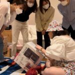 Naomi Watanabe Instagram - 34歳になりました♎️ 連日お祝いのお言葉やケーキなど沢山頂きまして…本当にありがとうございます🥺それが欲しくて日本帰って来たんじゃないかという噂(?)😂あと、いつが本当の誕生日？ってDM沢山来てた😂😂 今回の帰国で みんなからすげーパワー頂きました💸 34歳も焦らずしっかり駆け抜けて行きたいと思います💪✨ 最後の写真は、弟子達が奪って来た物資を漁る山賊のリーダーじゃないよ😂 昨日のYouTube生配信もありがとうございました🤗✨まだ見てない方は是非遊びに来てください💕吉村さんもありがとうございました😎(下ネタ多すぎ最低回👺) 毎年言うけど…今年こそは インスタ更新頑張りますぞよ😂💪 皆さま、こんなズボラわがまま人間ですがこれからも…どうぞよろしくお願いします🙇‍♀️