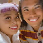 Naomi Watanabe Instagram - @thombrowne のショーに行きました😆 久々に生のエンタメにぶん殴られた🥲 お洋服も素晴らしいのはもちろんなんだけど、ショー自体が凄過ぎて言葉失った😂 音楽もまじやばいのである！ YouTubeで全部観れるけど一応私が撮ったものも短めに編集して載せておくね😇 謎に一部映像乱れてるけど気にしないで😂 終わりで @georgerootnyc とご飯😉 我々S62年世代も頑張るにょ🥰💪 卯年だからうさぎのバッグ🐰 全部大事に抱えててわらう 極悪の世代ではありません😂 私は身体的にジャケットやシャツは似合わないと思ってたんだけど、今回挑戦してみたら案外似合ってて、新たな自分と出会えたよ🥰❤️‍🔥挑戦の一歩って大事だね🥺🙏 異国での挑戦、まだまだ続きます😂 チャンネルはそのまま😂💪 ブチ進むぞ🥰🥰🥰 エンターテイメントっていいよな👺 HAIR @nerohair styling @cc_looo お洋服全て　@thombrowne です❤️‍🔥 指のジュエリーは全て私物です😂ゴリゴリマダムw あと棒人間小学生の時から大好きだから、運命ジャケットw #NYFW