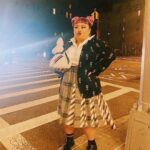 Naomi Watanabe Instagram - @thombrowne のショーに行きました😆 久々に生のエンタメにぶん殴られた🥲 お洋服も素晴らしいのはもちろんなんだけど、ショー自体が凄過ぎて言葉失った😂 音楽もまじやばいのである！ YouTubeで全部観れるけど一応私が撮ったものも短めに編集して載せておくね😇 謎に一部映像乱れてるけど気にしないで😂 終わりで @georgerootnyc とご飯😉 我々S62年世代も頑張るにょ🥰💪 卯年だからうさぎのバッグ🐰 全部大事に抱えててわらう 極悪の世代ではありません😂 私は身体的にジャケットやシャツは似合わないと思ってたんだけど、今回挑戦してみたら案外似合ってて、新たな自分と出会えたよ🥰❤️‍🔥挑戦の一歩って大事だね🥺🙏 異国での挑戦、まだまだ続きます😂 チャンネルはそのまま😂💪 ブチ進むぞ🥰🥰🥰 エンターテイメントっていいよな👺 HAIR @nerohair styling @cc_looo お洋服全て　@thombrowne です❤️‍🔥 指のジュエリーは全て私物です😂ゴリゴリマダムw あと棒人間小学生の時から大好きだから、運命ジャケットw #NYFW