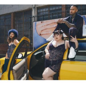 Naomi Watanabe Instagram - My dream finally came true!!
昨年、大大好きなリアーナ @badgalriri の下着ブランド @savagexfenty のモデルになれた事が本当に嬉しかった！
夢は叶うにょ…😭

フェンティの下着買ったよ！ってインスタライブで購入品紹介を家でひっそりやってたのに、その数ヶ月後まさかのモデルをさせて頂けるとは…😭

一つ一つ夢が叶っていって嬉しいです！

この時、英語だけの現場に慣れたくて1人でLAの現場に入ったにょ！！震えながら行ったw
英語だらけで脳みそ溶けるかと思ったけどw
みんな優しくて、思い出に残る素敵な撮影でした🙏

@hairbyyuichi さんがヘアしてくれて、
日本語喋れる方いた！って喜んじゃったのは秘密😂
メイクは @alexandraafrench 

ちなみに写真だけじゃなくて動画撮影もしたんだけど、
現場のみんなが凄い笑ってくれて、
手応えバリ感じてウキウキでニューヨーク戻ったんだけど、いまだに一つも公開されてません😂😂😂

お蔵入りwww
うにょwww
まだ編集中かな？www
他の人の映像は全て出てたんだけどもwww

写真だけ去年の9月に出てるのでぜひ他の写真も見てみてw

アメリカでのお仕事の雰囲気がいまだにつかめてませんw
毎日が勉強ですなw
また今月からアメリカでのお仕事が再スタートしますが、頑張ります🥹

今年のリアーナのスーパーボウルのハーフタイムショーが楽しみすぎるにょ…

長文過ぎてブログ？w