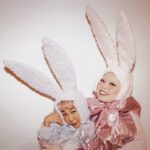 Naomi Watanabe Instagram - あけましておめでとうございます！ 2023年もよろしくお願いいたします！ 全国の卯年の皆さん、ついに我々の時代がやって来ました😂 我々も卯年生まれということで… 2人でうさぎになりました😂 恥ずかしいけど、普段虎と辰の間でビビり散らかして震えていますので、今年ばかりは、周りを気にせずバリバリうさぎをかましていきたいと思います！震 沢山の笑顔と愛で溢れた一年になりますように🐰 どんな1年になるかなー？🥹 #本厄 #おわた 青山テルマ　渡辺直美