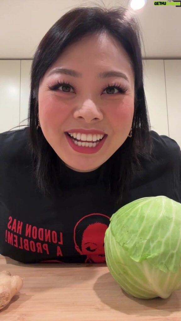 Naomi Watanabe Instagram - 餃子作ったライブ！ ずっとみんなハラハラしてて笑った 指切らなかったね！ このあと19:30からYouTube生配信🤍