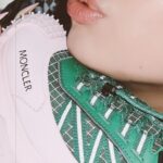 Naomi Watanabe Instagram - @adidasoriginals × @moncler 超激アツのこちらのコラボは もうチェックしました？？🎀 私はお先にパリで行われた イベントにアディダスジャパン代表で 行ってきました。 シューズの形の植木鉢に 盆栽する体験もしたけど1人だけ苦戦してた！ みんなうますぎて、、 日本人として盆栽勉強します！！ デザイナーの サレへベンバリーさんと！ #PR #moncleradidasoriginals Paris,France
