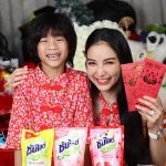 Napapa Tantrakul Instagram - ร่วมเฉลิมฉลองเทศกาลตรุษจีน ปี 2567 ต้อนรับปีมังกรทองสุดยิ่งใหญ่ กับน้ำยาล้างจานซันไลต์ลดหนัก จัดเต็ม ให้บ้านสะอาด จานสะอาด เฮงๆ ยกตระกูลกันนะคะ ตรุษจีนนี้ซันไลต์ลดราคาพิเศษรับตรุษจีนที่ห้างร้านขายปลีกและส่งทั่วประเทศเลย ไม่ว่าจะเป็นบิ๊กซี, บิ๊กซี มินิ, ซีเจ มอลล์, โลตัส, โลตัส โกเฟรช, แม็คโคร, ท็อปส์, เซเว่น-อีเลฟเว่น ออล ออนไลน์, กูร์เมต์ หรือห้างสรรพค้าชั้นนำและร้านค้าส่งใกล้บ้านคุณค่ะ 🍽️💖 #UnileverThailand #ยูนิลีเวอร์บ้านสะอาดเฮงยกตระกูล #ซันไลต์