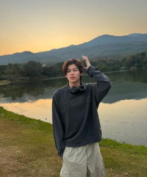Naravit Lertratkosum Instagram - อยากใส่กางเกงช้าง 📸 : @phuwintang