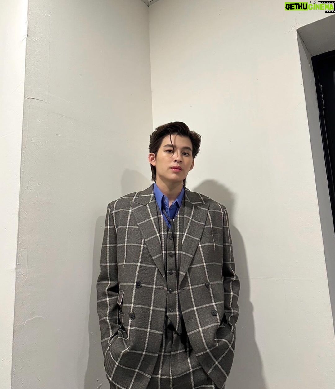Naravit Lertratkosum Instagram - เป็นไรมั้ย?