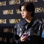 Naravit Lertratkosum Instagram - Versace Holiday Fragrance! 🖤💛 ใกล้ถึงช่วงเวลาแห่งความสุขปลายปีแบบนี้ ใครกำลังมองหาของขวัญให้กับคนพิเศษ ปอนด์ขอแนะนำน้ำหอม Versace และชุดของขวัญ Versace Holiday Set ให้กลิ่นหอมแทนความรู้สึก เพียงแค่ได้กลิ่นน้ำหอม Versace ก็คิดถึงปอนด์ทันที Versace Holiday Fragrance Season Pop-up 📍 Beauty Hall ชั้น M พารากอน ดีพาร์ทเม้นท์สโตร์ 🗓️ วันนี้ - 25 ต.ค. 2566 #VersaceFragrances #VersaceHolidayFragrance #DylanPurplexPond @beautyhall_thailand