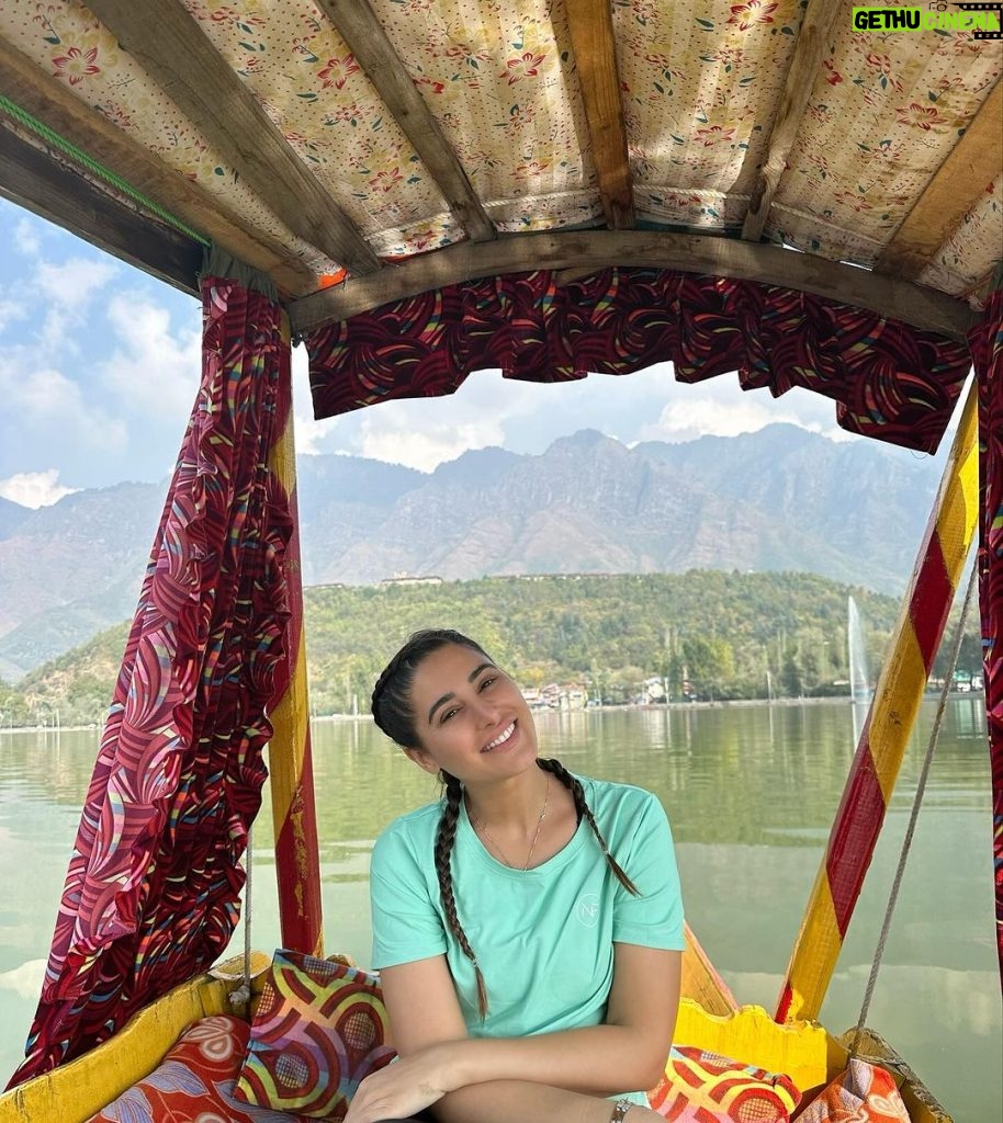 Nargis Fakhri Instagram - Guess who’s back at Dal Lake after all these years? 🌟 Can you believe it’s been that long since Rockstar? Share your favorite memories from the film or Dal Lake below! #rockstarrevisited #DalLakeNostalgia Kashmir A Heaven On Earth