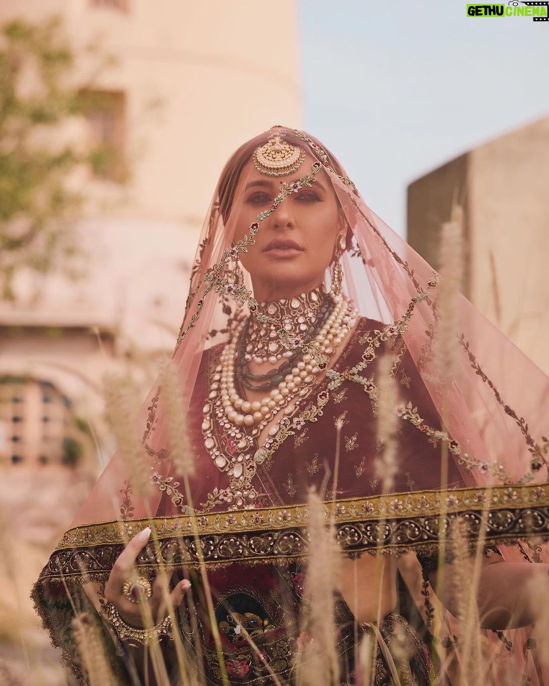 Nargis Fakhri Instagram - Happy Republic Day India 🇮🇳❤️ grateful to be here celebrating and sharing the pride & joy of such a beautiful & diverse country! As well as all the love i receive from all of you ! .. . . . . . : . . #republicdayindia #india #iloveindia #rajasthan #beautiful #bridal #bridalshoot #teamwork .manager @mahakbrahmawar . Location - @alilafortbishangarh Outfit - @marwarcouture Jewellery - @raniwala1881 Photographer - @kewalchholak Stylist - @malvikadusad Make up - @kumbhat.muskaan Hair Stylist - @surajsainhairstaylist35 Rajasthan