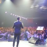 Nassif Zeytoun Instagram - على أنغام أحلى الاغاني ودعنا سنة ٢٠٢١ 🎶 بشارككم اجمل اللحظات من حفل #ليلة_راس_السنة في دبي 🔥 #NassifZeytoun💡 Dubai, UAE