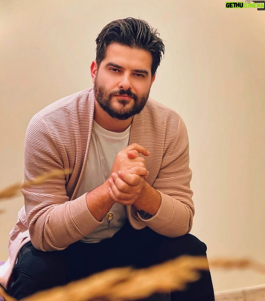 Nassif Zeytoun Instagram - THERE IS A VOICE THAT DOESN'T USE WORDS. #Listen #NassifZeytoun 💡