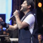 Nassif Zeytoun Instagram - أطيب ناس و أحلى شعب أهلنا و أحبابنا بالكويت شكراً عالحفل الأكثر من رائع ينعاد عليكم جميعاً بكل خير و صحة و عافية 🙏🏻 Thank you #Kuwait #NassifZeytoun 🤍🖤