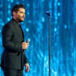 Nassif Zeytoun Instagram - شكراً الرياض على حسن الضيافة وحفاوة الأستقبال والتنظيم الرائع … ليلة باردة كانت دافئة بوجودكم و محبتكم. #بنش_مارك #موسم_الرياض #عمو_زكي #حفلات_موسم_الرياض @riyadhseason @benchmarkksa @gea_saudi Riyadh, Saudi Arabia