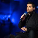 Nassif Zeytoun Instagram - شكراً الرياض على حسن الضيافة وحفاوة الأستقبال والتنظيم الرائع … ليلة باردة كانت دافئة بوجودكم و محبتكم. #بنش_مارك #موسم_الرياض #عمو_زكي #حفلات_موسم_الرياض @riyadhseason @benchmarkksa @gea_saudi Riyadh, Saudi Arabia