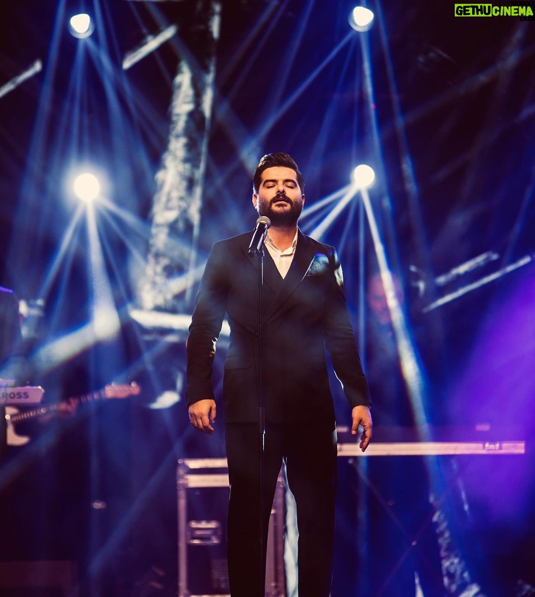 Nassif Zeytoun Instagram - Reach for the stars ⭐️ #NassifZeytoun 💡