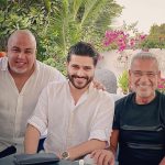 Nassif Zeytoun Instagram - المحطة الدائمة بكل زيارة الى دبي عند حبيب القلب ابو كرم مع الشريك الدائم بسام الترك و صديق ايام الدراسة و النجم ايمن عبد السلام ... ابو كرم بيجمعنا 🙏🏻 #NassifZeytoun 💡