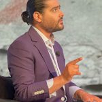 Nassif Zeytoun Instagram - انتظروني بحلقة ميلادية وحوار ممتع عبر شاشة ال أم.تي.في ضمن برنامج “بصفتك مين؟”🎄 يوم السبت الساعة ٨:٢٥ مساءً بتوقيت بيروت 🤍 #NassifZeytoun 💡 MTV Lebanon