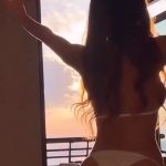 Nastasya Samburskaya Instagram - Дорогие друзья, с Новым годом вас! Джингл Беллз в здании! Без лишних сантиментов! На видео мой самый главный итог, я похудела😂😂😂 Аскеза от сахара на 5 месяцев и регулярные тренировки творят чудеса 😻 люблю вас ❤️