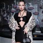 Nastasya Samburskaya Instagram - Вот такая вечеринкааааа, красилась 2 часа, а чем она закончилась, можно посмотреть сегодня в сторис😀 эко рысь отсюда @vera_yakimova_studio @vera_yakimova_studio #afterhalloween