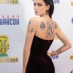 Nastasya Samburskaya Instagram - Немножечко похулиганила на премии «Шансон года» От @radioshansonfm Презентовала свою новую песню, надеюсь в следующем году получить заветный золотой гриф 🤗🖤