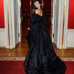 Nastasya Samburskaya Instagram - Вчера, на 5ой, международной премии @bravo.premia при поддержке @radiomontecarlo , прошедшей в стенах Большого Театра было невероятно много красоты и талантливых людей, объединенных лишь одной идеей- любви к искусству! Я скромно присоседилась (это не опечатка) ко всем, в невероятном платье из шелковой тахты от @tatyanakochnova_official и получила массу комплиментов, кажется побив все предыдущие рекорды 💪🏽А в дополнение к сногсшибательному образу, надела бриллиантовое колье, серьги и кольцо, от @russamocvet Теперь я кажется знаю, как чувствуют себя богини на Олимпе 🫠🫶