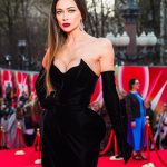 Nastasya Samburskaya Instagram - Вчера, был пожалуй один из самых моих лучших выходов в свет, платье от екатеринбургского бренда @_tamushka_ дождалось своего звездного часа на открытии #ММКФ Сколько приятных комплиментов! Спасибо, это так заряжает 🖤