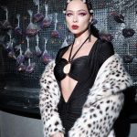 Nastasya Samburskaya Instagram - Вот такая вечеринкааааа, красилась 2 часа, а чем она закончилась, можно посмотреть сегодня в сторис😀 эко рысь отсюда @vera_yakimova_studio @vera_yakimova_studio #afterhalloween