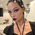 Nastasya Samburskaya Instagram - Вот такая вечеринкааааа, красилась 2 часа, а чем она закончилась, можно посмотреть сегодня в сторис😀 эко рысь отсюда @vera_yakimova_studio @vera_yakimova_studio #afterhalloween