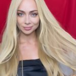 Nastasya Samburskaya Instagram - Вы же знаете, что эксперименты с волосами у меня на протяжении всей жизни! Мы сделали чудесную фотосессию, со всевозможными париками, полусистема и системами волос! Предвосхищая вопросы сразу отмечу для вас аккаунт, дружба, дружба с которым у меня длится с 2018 года. @sistema_volos_master Волосики мы устанавливали очень быстро, было мало времени и приходилось часто менять позиции, поэтому заметны переходы. Правильно установленную систему не видно даже вооруженным взглядом! Пока маленькое видео, фотографии будут позже! За какой парик голосуете?