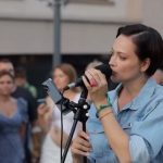 Nastasya Samburskaya Instagram - Всегда мечтала спеть на Арбате в Москве! Но в итоге получилось осуществить мечту в Казани))) спасибо всем, кто поддержал мой экспромт и подпевал 😘