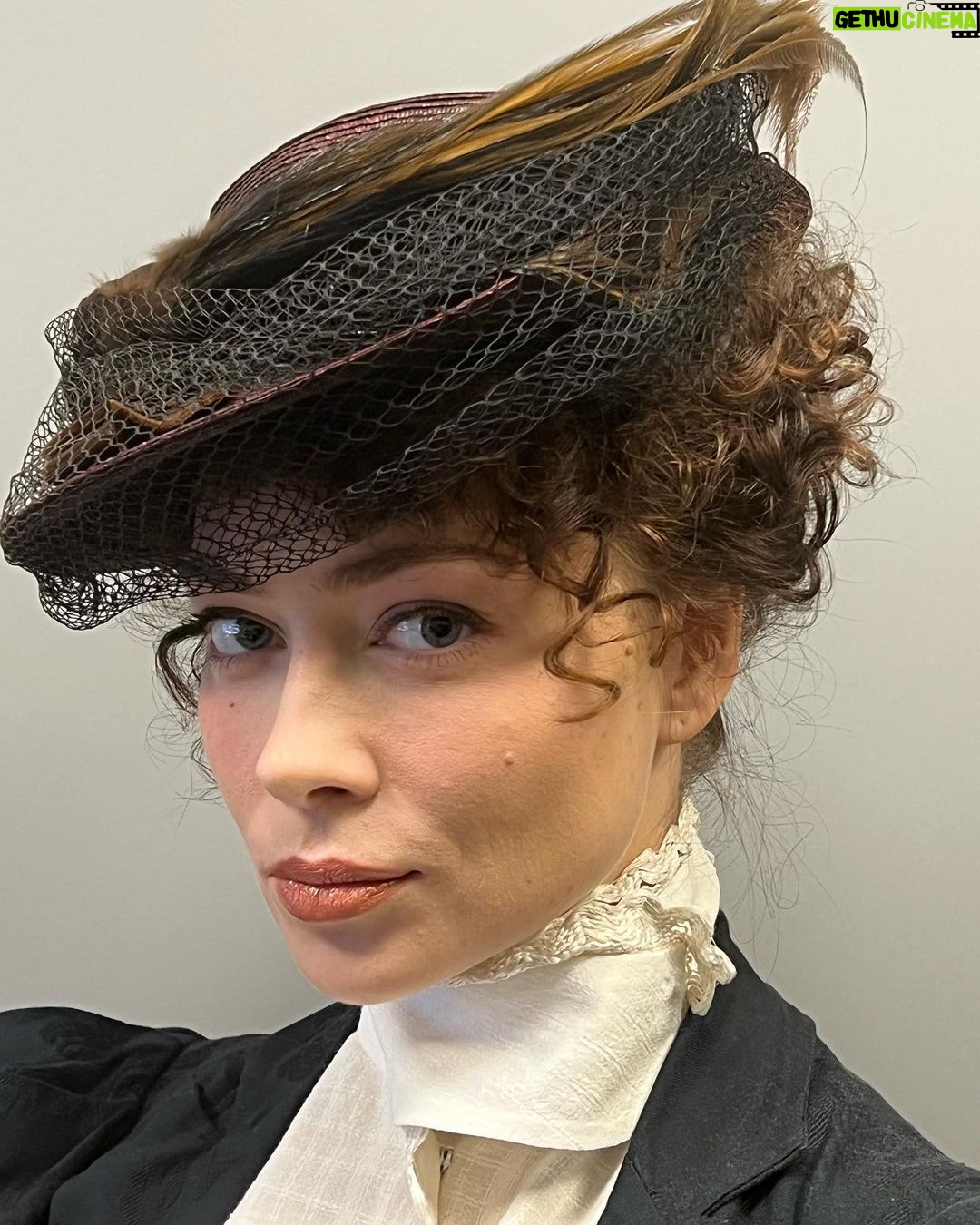 Nastasya Samburskaya Instagram - Кажется на эту роль пробовались все московские актрисы моего возраста…. Увы, мне тоже не повезло, а кому таки перезвонили пока скрывают🤔
