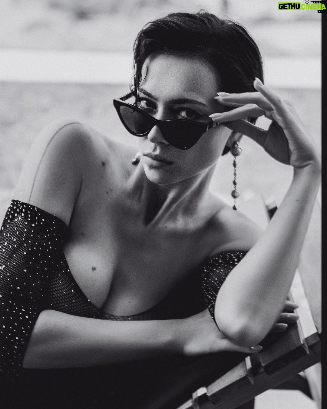 Nastasya Samburskaya Instagram - Девочки ( и некоторые мальчики), не повторяйте моих ошибок, не загорайте в сетчатом боди 🕸😑 фотоГраф @dvelichko Antalya, Turkey