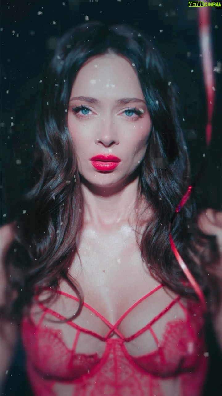 Nastasya Samburskaya Instagram - С праздником ❤️🖕🏼 И моя традиционная, «радостная» валентинка😩