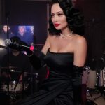 Nastasya Samburskaya Instagram - Принимаю поздравления. Сегодня Дробыш проиграл в суде, его иск ко мне на 13 миллионов рублей не был удовлетворён. А у меня вчера был крутейший корпоративчик, так что пишите-звоните, я в порядке и с удовольствием выступлю у вас на мероприятии 🥰