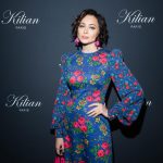 Nastasya Samburskaya Instagram - В очередной раз прочла «мнение» какой-то дамы, что мол такая-сякая, бедные мужчины, таких как я не вывозят. Зашла к ней на страницу, она занимается чем-то вроде нумерологии, есть у неё пост про то, что люди рождённые 1го числа лидеры, самостоятельные, что прям течёт во мне мощная энергия индивидуальности. Это моя что ли проблема, что кто-то там меня не вывозит? Не тянешь, так и не набивайся ко мне в женихи. Или как? Нужно стать удобной женщиной? Поерестать зарабатывать больше, чтобы никого не смущать? Отказываться от работы? Отказываться от собственной жизни и полностью растворяться в борщах? Обесценивать себя и обезличивать, лишь бы какой сирый и убогий на меня запрыгнул? Может мужчина рядом со мной должен из себя что-то представлять, чтобы не смущаться проявления моих лидерских качеств? Вот вы и выбирайте себе варианты попроще, я на ваше не претендую. И воспитывайте своих сыновей, чтобы умели с телегами обращаться, как надо😑
