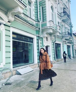 Nastasya Samburskaya Instagram - Выгуливаю самый тёплый и прекрасный подарок, пуховик от @khrisjoy_official Как же я их обожаю! 💕💕💕