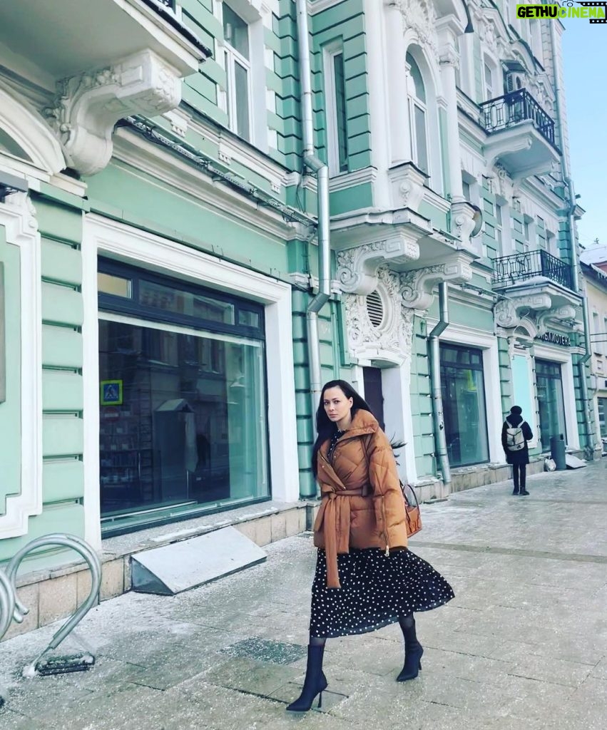 Nastasya Samburskaya Instagram - Выгуливаю самый тёплый и прекрасный подарок, пуховик от @khrisjoy_official Как же я их обожаю! 💕💕💕 Чистые пруды