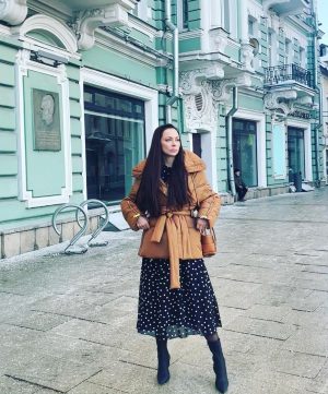 Nastasya Samburskaya Instagram - Выгуливаю самый тёплый и прекрасный подарок, пуховик от @khrisjoy_official Как же я их обожаю! 💕💕💕