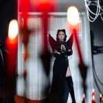 Nastasya Samburskaya Instagram - Так получилось, что фотографий с #halloween в этом шикарном наряде у меня почти не было, потому что на вечеринке было очень темно, поэтому захотелось сделать для него отдельную фотосессию и получилось на мой взгляд весьма неплохо? Платье @arti_dress фотограф @multikov пространство шоурума @dmitry.loginov.arsenicum