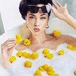 Nastasya Samburskaya Instagram – Если у вас нет пены для ванны – отварите говяжью ногу.
📸 @dvelichko 
💄 @thesavva