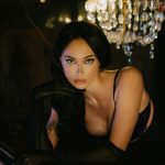 Nastasya Samburskaya Instagram - Большое счастье, побывать в кадре одной из моих самых любимых фотографов @galya_anis И такой талантливой команды @mono__no__avare @victoria_sultanova Лучший подарок на Новый год, в очередной раз почувствовать себя сексуальной и загадочной кошкой 🐈‍⬛ фырррр 🐾