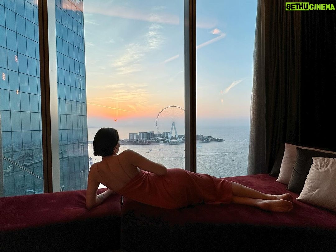 Nastasya Samburskaya Instagram - Наслаждаюсь закатами в @rixospremiumdubai Rixos Premium Dubai JBR