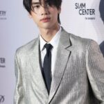 Natachai Boonprasert Instagram - งาน World Fashion Trend SS2024 ที่สยามพารากอนปีนี้ ตื่นตาตื่นใจกับโชว์ Luxury Brands ที่มาครบมาเต็มจริงๆ ส่วนคืนนี้ ผม Dunk Natachai เลือกลุคของ @celine มาใส่ ชอบตรงดีเทลที่ตัวเสื้อมาก ใส่แล้วรู้สึกได้ถึง Summer Vibes จริงๆ #SiamParagon #SiamParagonWorldFashionTrendSS2024 @siamparagonshoping @celine