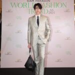 Natachai Boonprasert Instagram - งาน World Fashion Trend SS2024 ที่สยามพารากอนปีนี้ ตื่นตาตื่นใจกับโชว์ Luxury Brands ที่มาครบมาเต็มจริงๆ ส่วนคืนนี้ ผม Dunk Natachai เลือกลุคของ @celine มาใส่ ชอบตรงดีเทลที่ตัวเสื้อมาก ใส่แล้วรู้สึกได้ถึง Summer Vibes จริงๆ #SiamParagon #SiamParagonWorldFashionTrendSS2024 @siamparagonshoping @celine