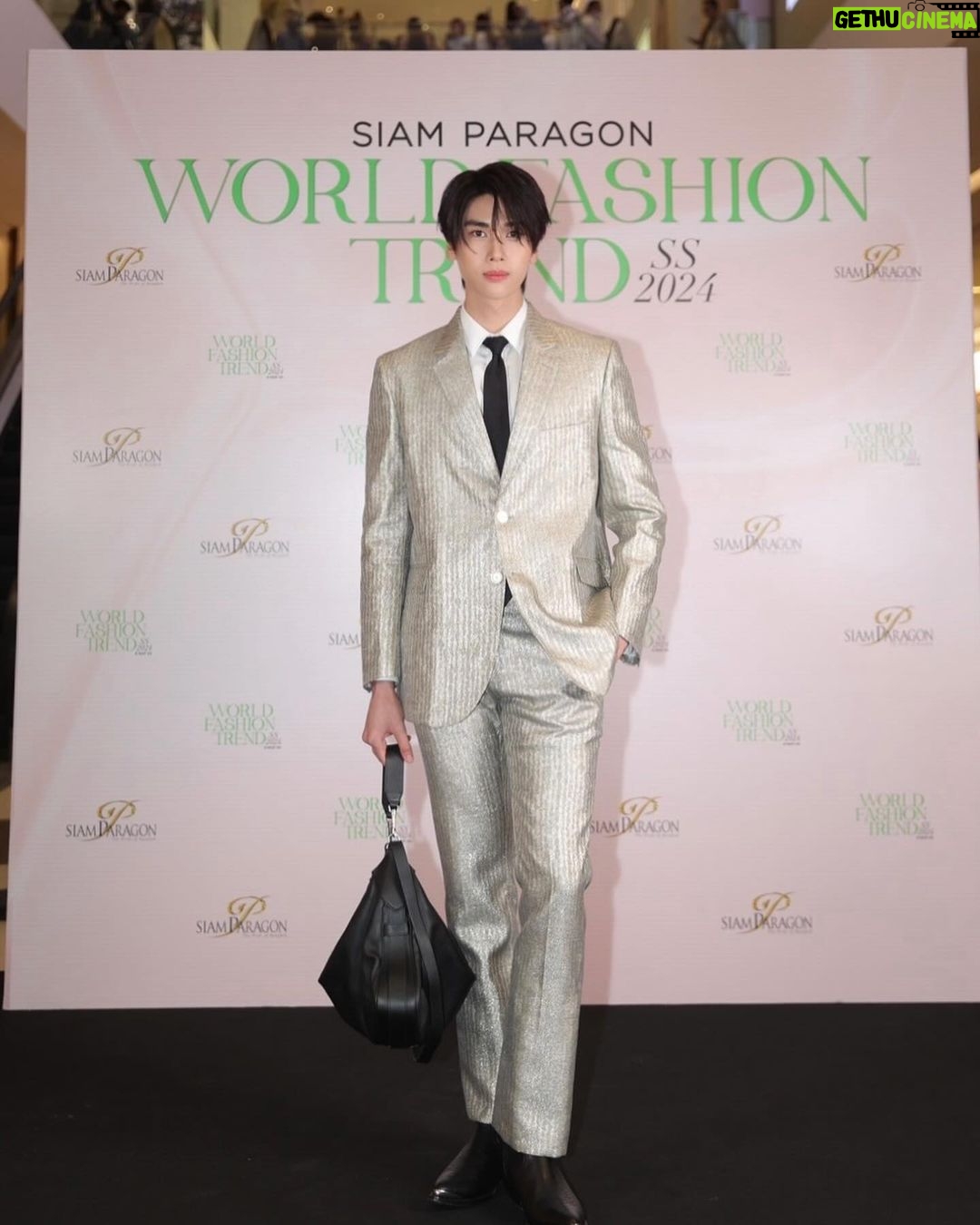 Natachai Boonprasert Instagram - งาน World Fashion Trend SS2024 ที่สยามพารากอนปีนี้ ตื่นตาตื่นใจกับโชว์ Luxury Brands ที่มาครบมาเต็มจริงๆ ส่วนคืนนี้ ผม Dunk Natachai เลือกลุคของ @celine มาใส่ ชอบตรงดีเทลที่ตัวเสื้อมาก ใส่แล้วรู้สึกได้ถึง Summer Vibes จริงๆ #SiamParagon #SiamParagonWorldFashionTrendSS2024 @siamparagonshoping @celine
