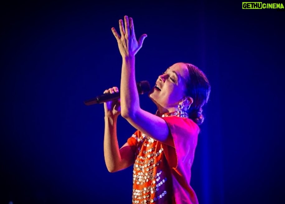 Natalia Lafourcade Instagram - Gracias por acompañarnos tan bonito San José 🌸 🇺🇸🙏🏼 #detodaslasflorestour @il.estudio #fotografía San Jose, California