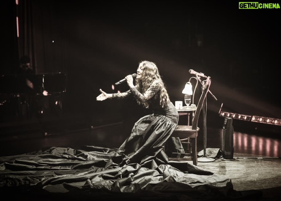 Natalia Lafourcade Instagram - Gracias por acompañarnos tan bonito San José 🌸 🇺🇸🙏🏼 #detodaslasflorestour @il.estudio #fotografía San Jose, California