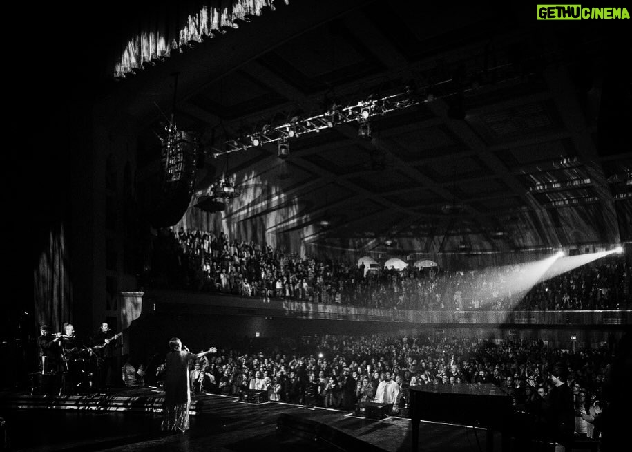Natalia Lafourcade Instagram - Gracias por acompañarnos tan bonito San José 🌸 🇺🇸🙏🏼 #detodaslasflorestour @il.estudio #fotografía San Jose, California
